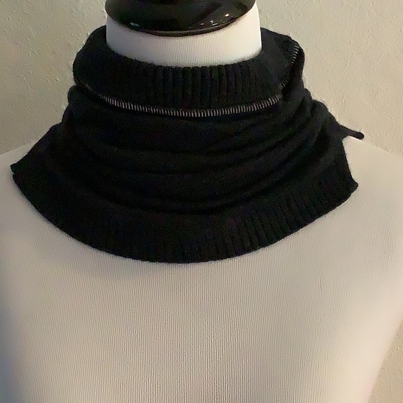 Lululemon - Neck Warmer - OS - Neck Gaiter Heathered Black MERINO WOOL - Women’s